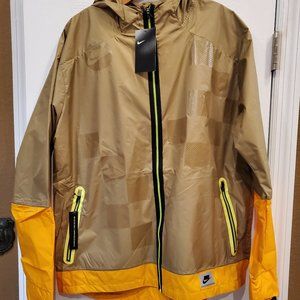 Nike Shield Hooded Running Jacket High Visibility